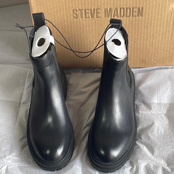 Steve Madden - Women’s Chelsea Boots - Picture 4 of 7